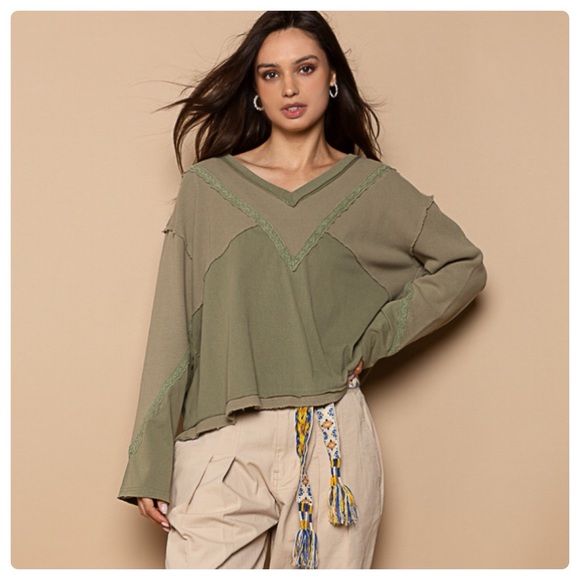 $35 start 281 ๐คPOL V neck lace trim olive top - Picture 10 of 11